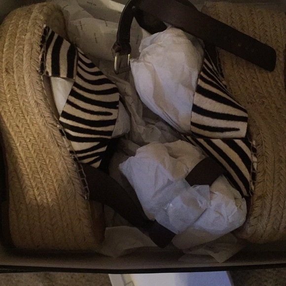 Dolce Vita Carsie Wedge Sandal 7.5 Zebra - Picture 6 of 7